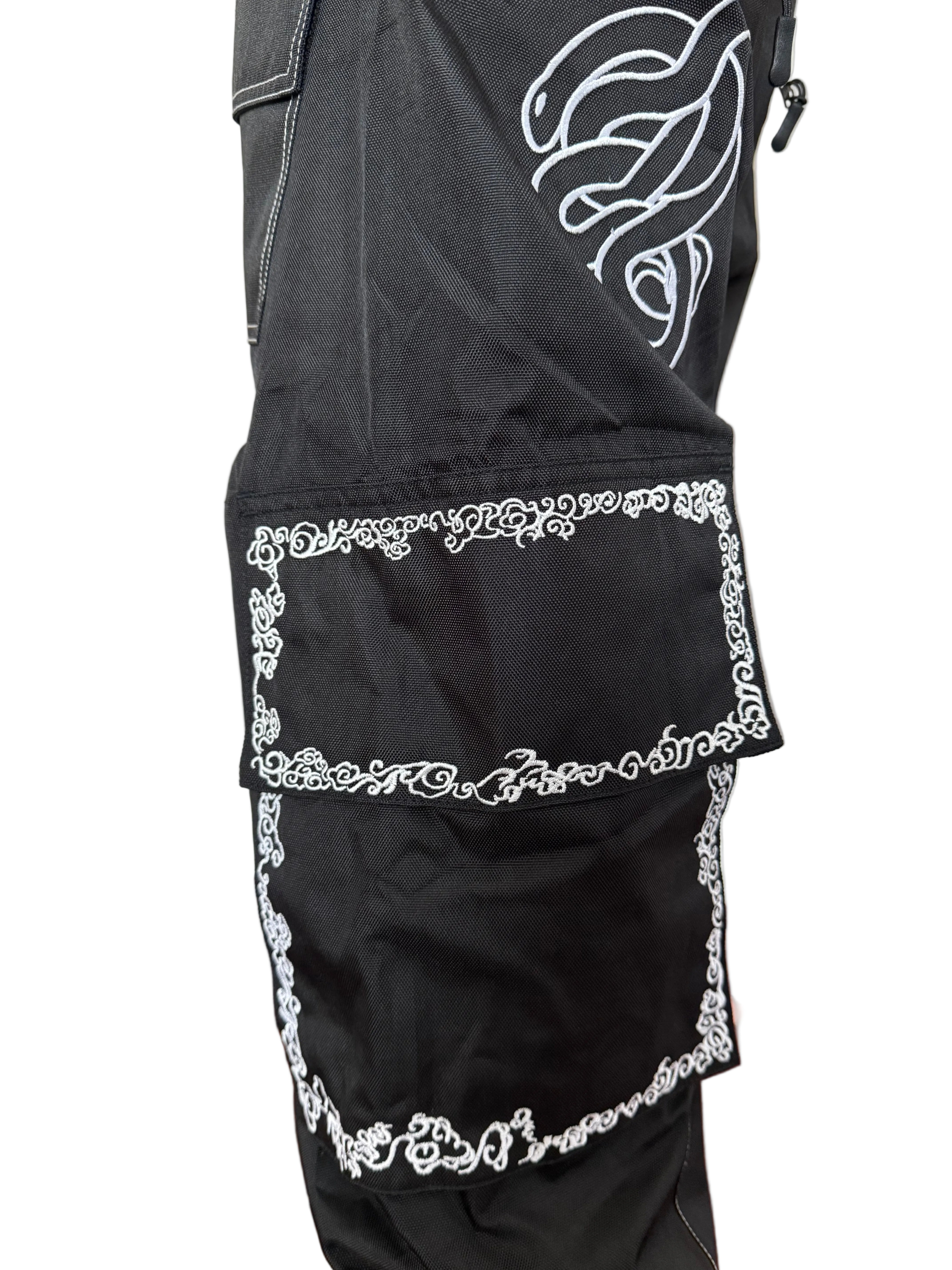 Max Reade Apparel GROM (XS) Snow Pants - White on Black – Mitten
