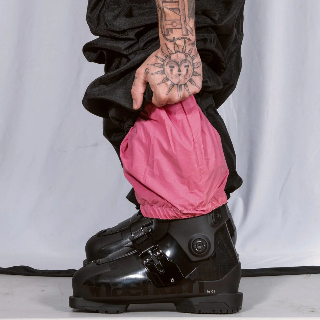 Numbskull Slacker Baggy Snow Pant 2.0 - Black/Pink